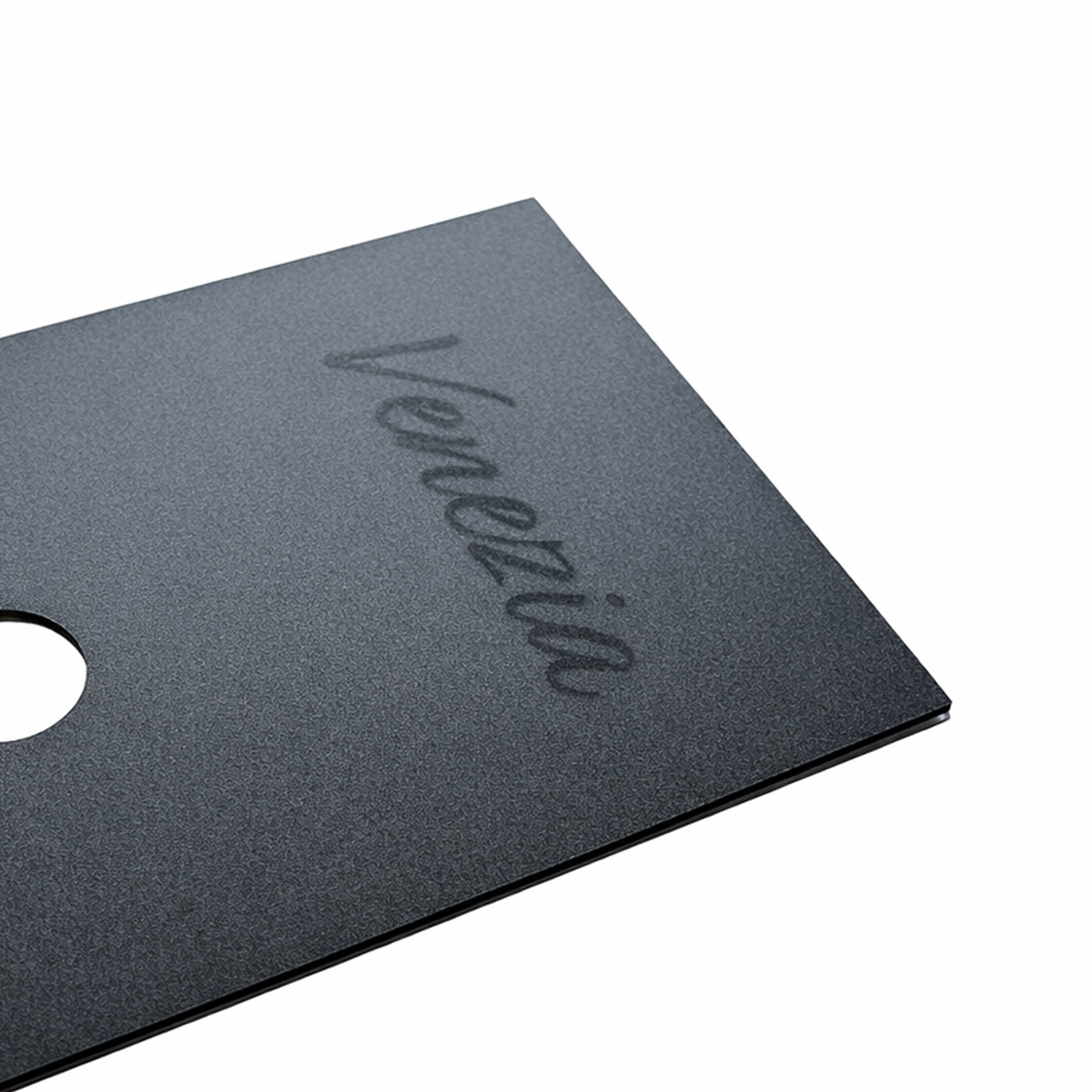 Matériaux semi-rigides adhésifs